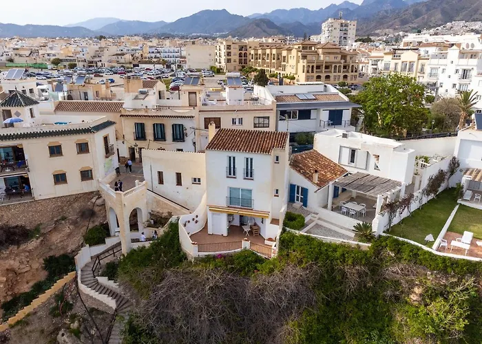 Casita Blanca Нерха